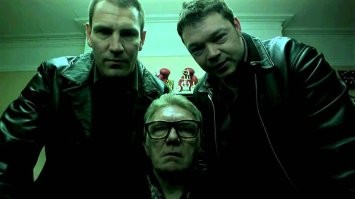 Мужчина в маске и капюшоне попытался украсть из банкомата денежные средства