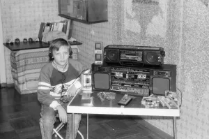 Когда папа пиратит аудиокассеты )