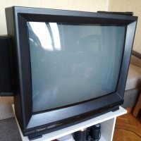 Да-а. Году то ли в 95, то ли в 96 у нас в Воркуте на шахтах давали технику в счёт погашения зарплаты шахтёрам. И отец принёс домой шарп 29" диагональ. Я к слову о японском качестве, телевизор до сих пор работает (фото из просторов)