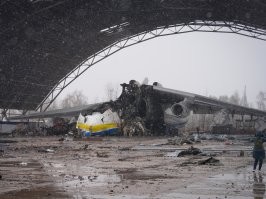 Дааа, "Мрию" то расхерачили! А так хохлы могли бы позаработать, на борьбу за независимость...