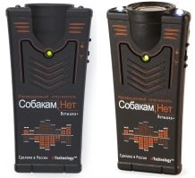 Я на всякий случай беру газовый балончик и собакам нет вспышка +
Однажды произошёл конфликт с одной старой женщиной и её двумя собаками, при чём самой агрессивной была женщина. Одна струя на собаку от Black (не в морду) сразу привела всех в чувство.
"Собакам нет" также быстро приводит собаку в спокойствие и апатичность к вашей персоне.