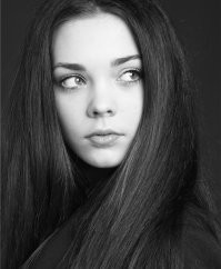 Ну когда не размалёванная - нормальная же вменяемая девка !