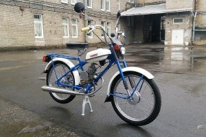 Могу ошибаться, фото не четкое,похоже на Рига 13