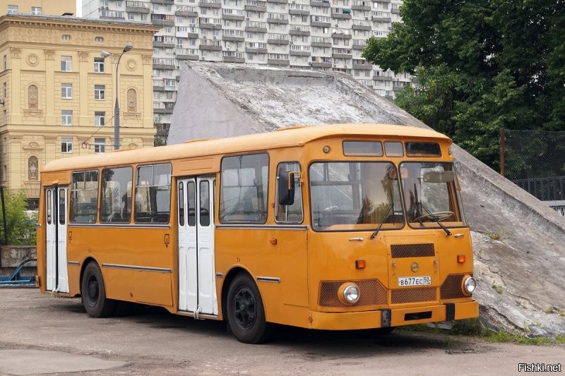 ЛИАЗ - суперавтобус времен СССР.
Единственный в МИРЕ рейсовый городской автобус с автоматической коробкой передач.