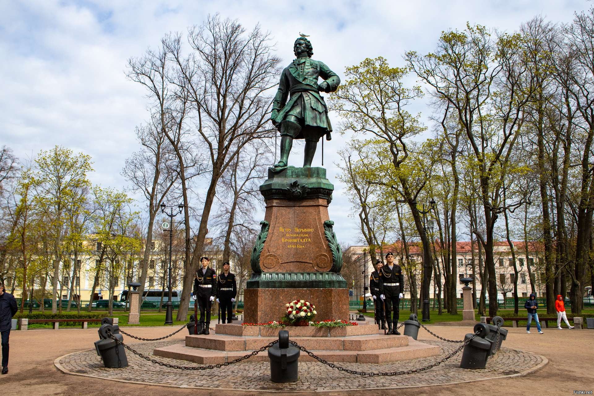 Кто основал кронштадт. Памятник Петру в Кронштадте. Памятник Петру i (Кронштадт).