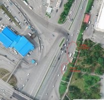 У нас во Владивостоке тоже была такая остановка. Потом чутка подвинули.