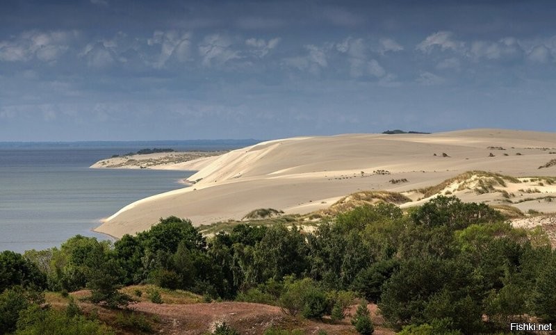Не стану повторяться, поскольку много других комментаторов уже отметили что в России немало таких объектов, а в посте об этом ни слова. Традиционно таким постам ставлю минус.
 Но я упомяну про один объект в котором собственно и живу. Вот:
 Ку ршская коса    узкая и длинная песчаная полоса суши (коса) саблевидной формы, отделяющая Куршский залив от Балтийского моря. Простирается от города Зеленоградск Калининградской области до города Клайпеда (Смильтине, Литва). В 2000 году включена в список Всемирного наследия ЮНЕСКО.