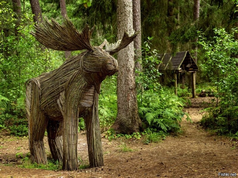 Не стану повторяться, поскольку много других комментаторов уже отметили что в России немало таких объектов, а в посте об этом ни слова. Традиционно таким постам ставлю минус.
 Но я упомяну про один объект в котором собственно и живу. Вот:
 Ку ршская коса    узкая и длинная песчаная полоса суши (коса) саблевидной формы, отделяющая Куршский залив от Балтийского моря. Простирается от города Зеленоградск Калининградской области до города Клайпеда (Смильтине, Литва). В 2000 году включена в список Всемирного наследия ЮНЕСКО.