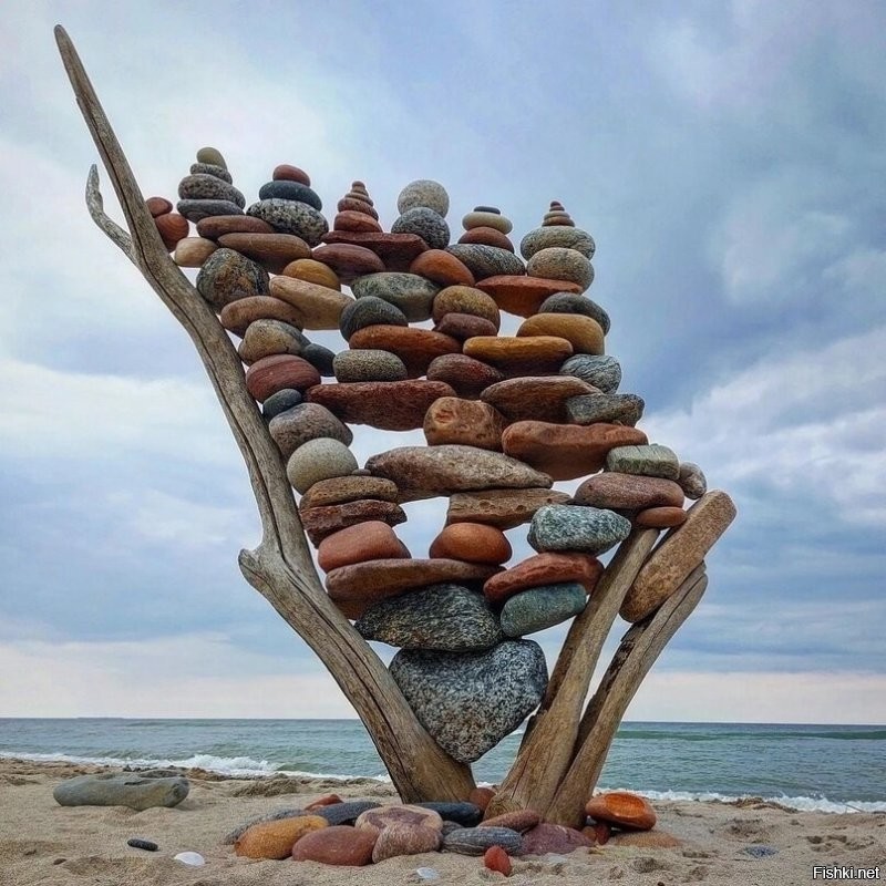 Не стану повторяться, поскольку много других комментаторов уже отметили что в России немало таких объектов, а в посте об этом ни слова. Традиционно таким постам ставлю минус.
 Но я упомяну про один объект в котором собственно и живу. Вот:
 Ку ршская коса    узкая и длинная песчаная полоса суши (коса) саблевидной формы, отделяющая Куршский залив от Балтийского моря. Простирается от города Зеленоградск Калининградской области до города Клайпеда (Смильтине, Литва). В 2000 году включена в список Всемирного наследия ЮНЕСКО.