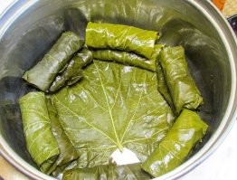 Нам виноградные листья как то ближе и вкусней. Долма, в общем...
