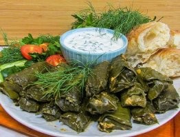 Нам виноградные листья как то ближе и вкусней. Долма, в общем...