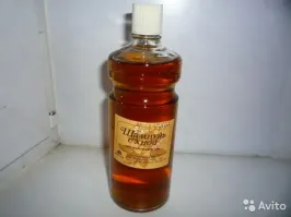 В детстве, которое пришлось на 70-80 годы я носила длинные волосы. Проблема ухода стояла очень серьезно, потому, что, начиная с 80-х дефицит шампуня только увеличивался. Купить болгарский, польский шампунь было большой удачей. 
При этом в разных городах ситуация могла быть разной. В Омске было трудно купить шампунь, а в поездке в Москву в 1986 я увидела, что в столице такой проблемы нет. 
На фото то, чем пользовалась лично, в 80-е. Не все варианты, конечно.