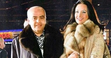 Бандиты, политики, звёзды - одна банда, одна Вселенная.
 А мы - статисты, NPC...
 Не обидно?