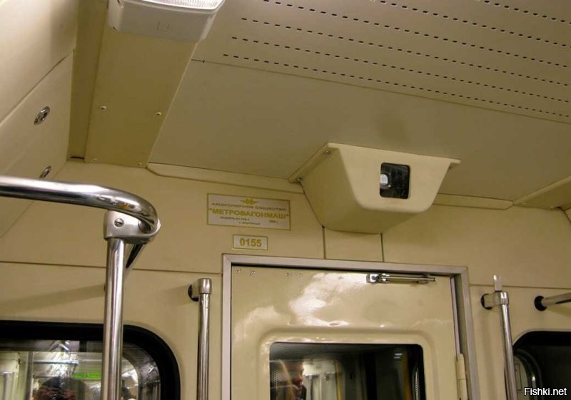 Не ну это совсем дебил законченый! В метросоставах камеры, размером с башку добермана! Причем через каждые пять метров!