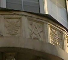 Я видел масонские символы в Запорожье и Днепропетровске. В Харькове тоже есть. Х/З,другое это или нет..