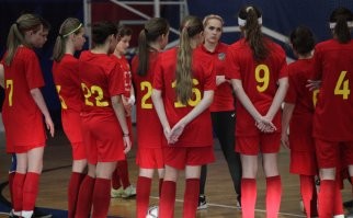 Женскую футбольную команду обвинили в расизме из-за совместного фото