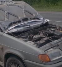 Там снизу "щель" остается. Через нее смотрел.