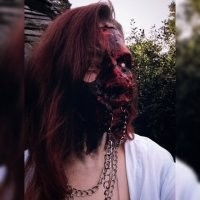 У меня доча в 15 лет вот так из подручных материалов делала.
