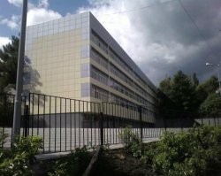 В Новосибирске два школьника скинули с высоты большие снежные шары