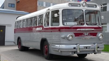 А ЗИЛ еще краше...