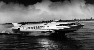 А чето тогда весь прогресс шел в сторону транспорта.Сейчас не возможно представить как был развит общественный транспорт. Был огромный речной пассажирский флот  Сотни речных маршрутов. Авиация. Помню в колхоз студентами летели на рейсовом самолете. В деревню -на самолете- сейчас это оксиморон. Тогда легко (помните Афоню?)