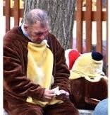 Медведь из китайского зоопарка словил минуту славы