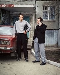 Одеты как мудаки, припаркованны так же....