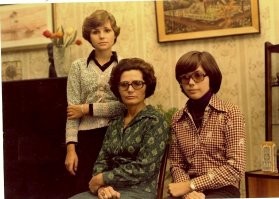 Дочери Гагарина с мамой