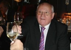 И здесь эта гнида обосраная хотела нагадить!