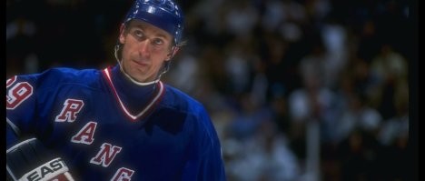 Зарезал намеренно: появились доказательства того, что 29-летний хоккеист погиб от наезда коньком не случайно