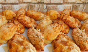 С брынзой и с яйцом. Потом запанировать и поджарить. Только надо сначала запечь и почистить кожуру. Подать с петрушкой...
