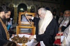 Верно!У нас есть своё трупопоклонение!Причём с настоящими останками а не пластиковыми!