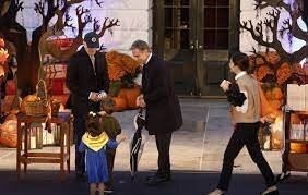 Неудачники. Победил всех сын Блинкина в костюме Зеленского, которого папа привел на празднование Хеллуина в Белом доме. Бидон аж прикуел.