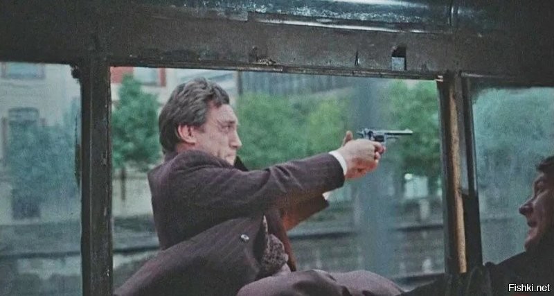 Устроил небольшое ДТП и "встал на лыжи"