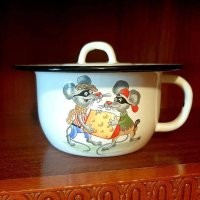 Тогда уж и из прошлого века тоже Okay: (неоднократно проверено лично в возрасте как на фоновом фото аватара) дёшево&сердито, надёжно, хрен сломаешь, никакого пластика – всё натур), но таки утилизация продукции в указанных московских хоромах – ...вопрос с ответом в прежнем предложении.
