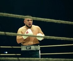 Дамил Шарафутдинов, член национальной сборной России в 2020-х годах, мастер спорта России по боксу, супертяж...  Избивал впятером обычного человека.... Ну, не знаю, это как минимум надо рассматривать как очень тяжелую статью.
