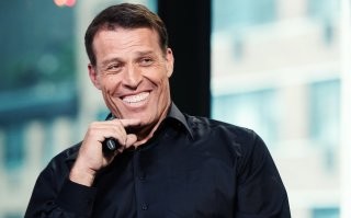 Перепись лохов.Им любые договора можно втюхивать.Увидеть бы лица тех,кто купил билет на просмотр телевизора за 18 тысяч.Лохи  столетия.