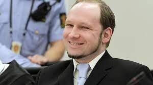 В Санкт-Петербурге мужчина разгромил кафе и напал на сотрудников
