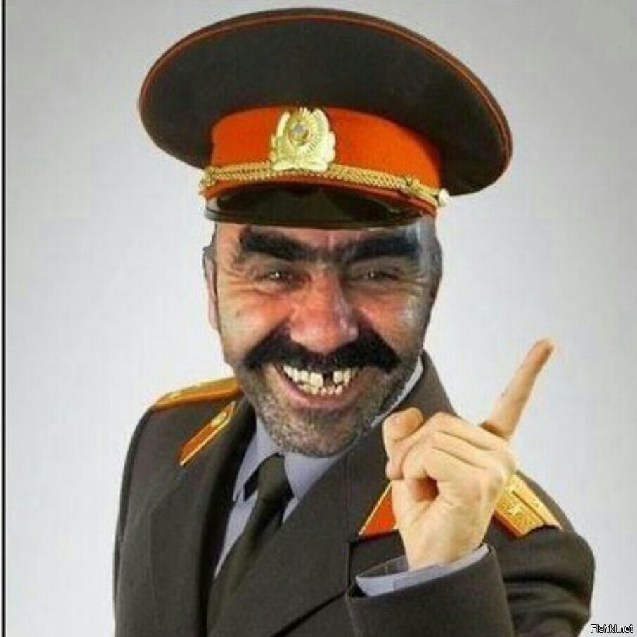 Смешной грузин. Грузин улыбается. Азербайджанец в фуражке.