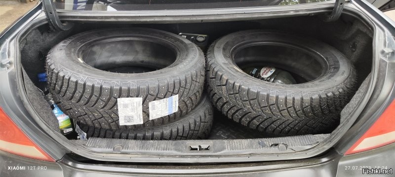 У меня Michelin X-Ice North 4, с этой резины больше никогда не уйду, сколько бы она не стоила.