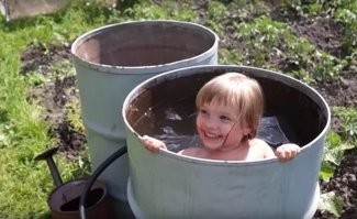 Надо было в бочку с водой садить. Вырос бы Ихтиандр.