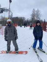 Сам на доске с 93 года , сына пытался приучить а толку 0 . Всякое бывало и переломы и тд и операции на колени . Разбился я не плохо в Казахстане в горах , там по тяжелому было , крученные переломы колен , отрыв локтевого сустава с смещение осколков , перелом ребер , сотрясение .