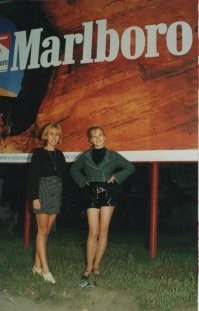 Cудя про предупреждению на плакате о вреде курения, это Украина.