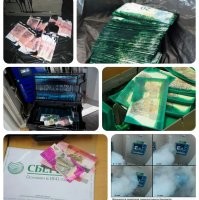 Хм... А почему выручка магазина хранилась в банкомате? 

И да, при таком аккуратном методе изъятия наличных денежных средств из банкомата, срабатывает система защиты и заливает купюры краской.