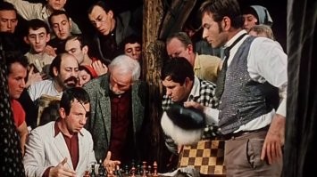 Двенадцать стульев.
Савелий Крамаров.
1971 - одноглазый председатель шахматной секции в Васюках.
1976 - Виктор Михайлович Полесов, слесарь-интеллигент.