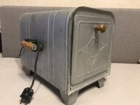 А духовка эта, кстати, оч-чень даже была!
Бабуля в такой пекла кучу всяких вкусностей: пирожки, шаньги, сладкую выпечку всякую...