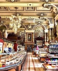 Продуктовый в Москве. Причем продукты и цены там были самые обычные.