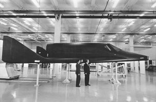 Похоже, автор про программу «Dyna-Soar» и прототип X-20 ничего не знает.