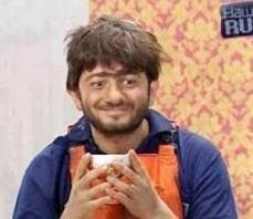 Видимо, конфликт возник на почве расхождения вкусов  на дизайн помещения.  Самый активный, даже перепланировку сразу затеял...