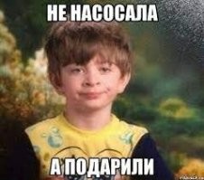 Девушка на внедорожнике протаранила курилку с людьми